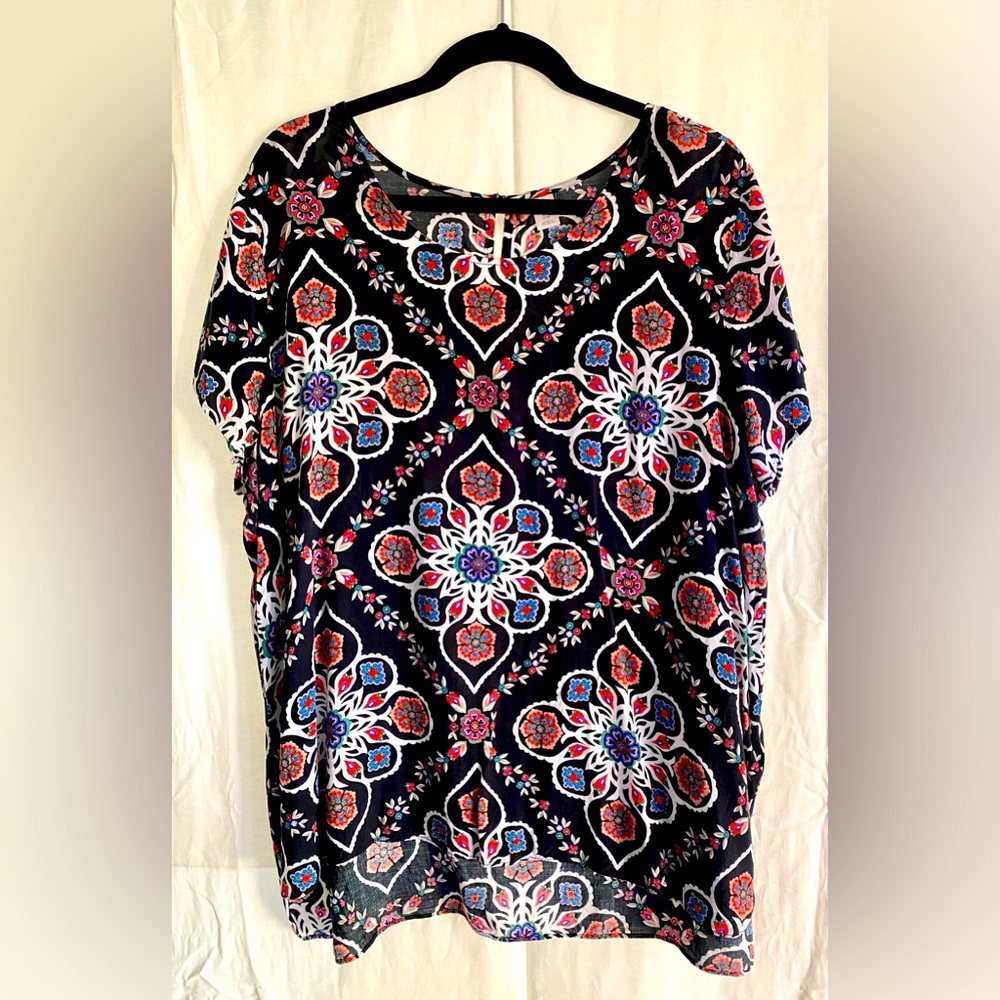 Old Navy black and white floral mandala print top size XXL